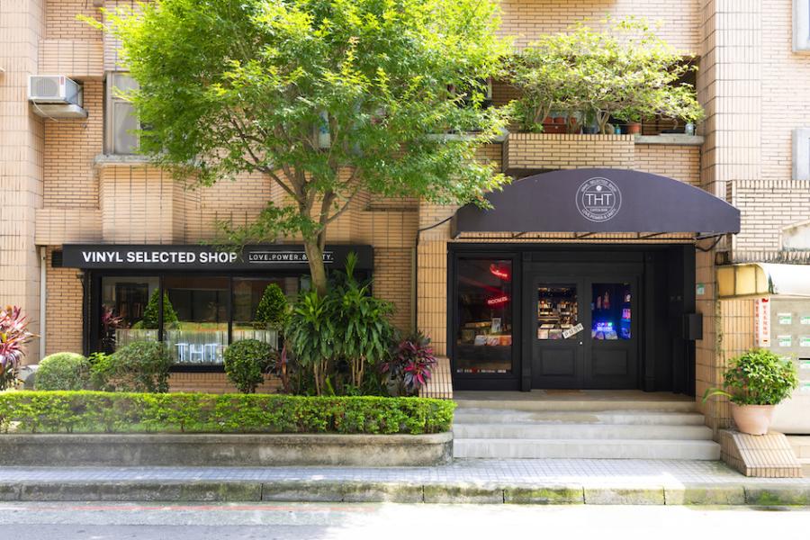 「THT黑膠音樂圖書館」台北開幕!黑色系陳列空間、如聲波漣漪般的反射裝置,傳遞音樂的有形與無形 「THT黑膠音樂圖書館」台北開幕!黑色系陳列空間、如聲波漣漪般的反射裝置,傳遞音樂的有形與無形