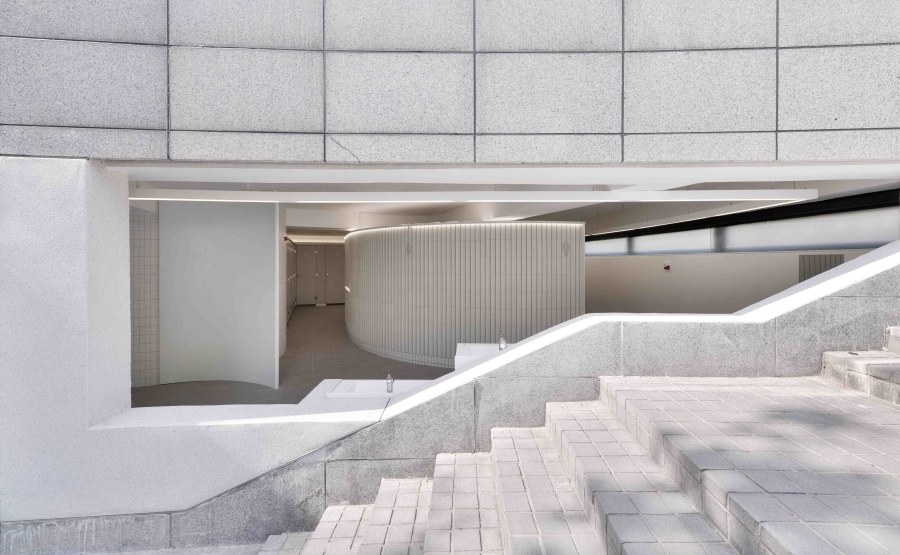 高美館戶外圓形廣場公廁「框框中的風景」。(圖片提供:曉房子聯合建築師事務所) 高美館戶外圓形廣場公廁「框框中的風景」。(圖片提供:曉房子聯合建築師事務所)