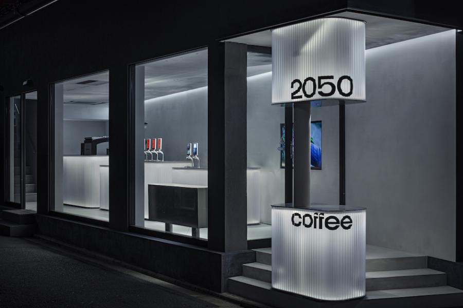 京都極簡咖啡廳「2050 Coffee」!以設計回應咖啡的未來議題,開放式空間主打自助汲飲 京都極簡咖啡廳「2050 Coffee」!以設計回應咖啡的未來議題,開放式空間主打自助汲飲