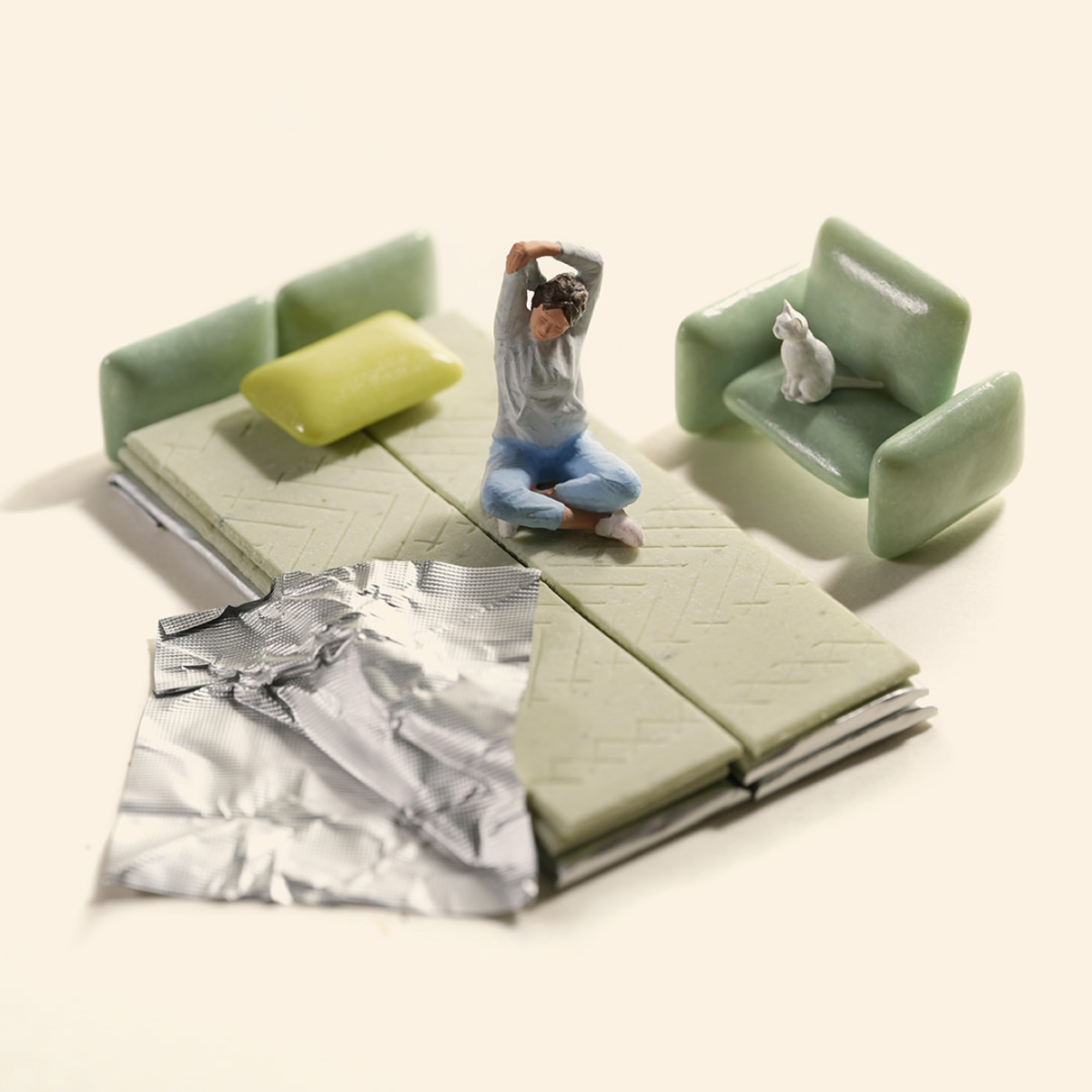 《HOME》用綠色口香糖打造舒適臥房(圖片提供:寬宏藝術) 《HOME》用綠色口香糖打造舒適臥房(圖片提供:寬宏藝術)