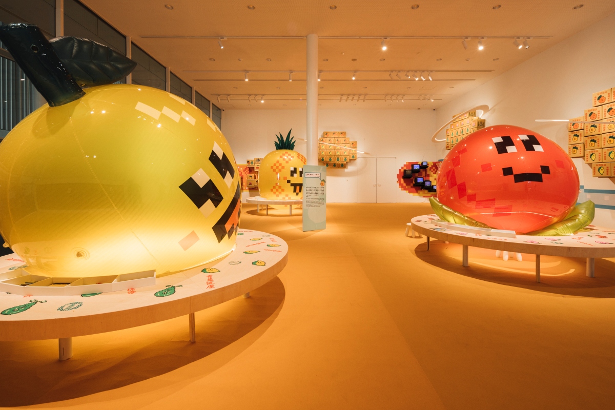 〈物產星球〉。走路草農 / 藝團以「蔬果」為主題,展現臺灣蔬果多樣性。(圖片提供:桃園市立美術館) 〈物產星球〉。走路草農 / 藝團以「蔬果」為主題,展現臺灣蔬果多樣性。(圖片提供:桃園市立美術館)