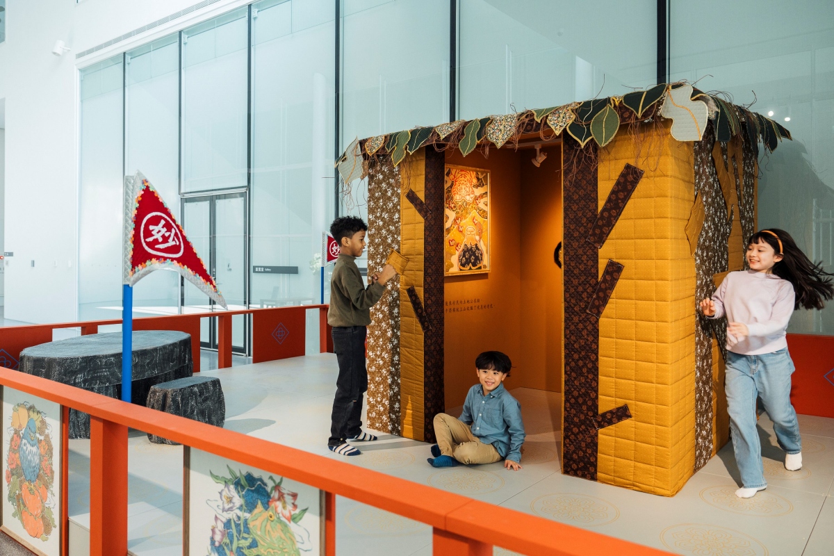 黃千倫的〈廟妙心樂園〉從桃園宮廟信仰出發,在兒美館打造一座感性建築。(圖片提供:桃園市立美術館、攝影:透島影業) 黃千倫的〈廟妙心樂園〉從桃園宮廟信仰出發,在兒美館打造一座感性建築。(圖片提供:桃園市立美術館、攝影:透島影業)