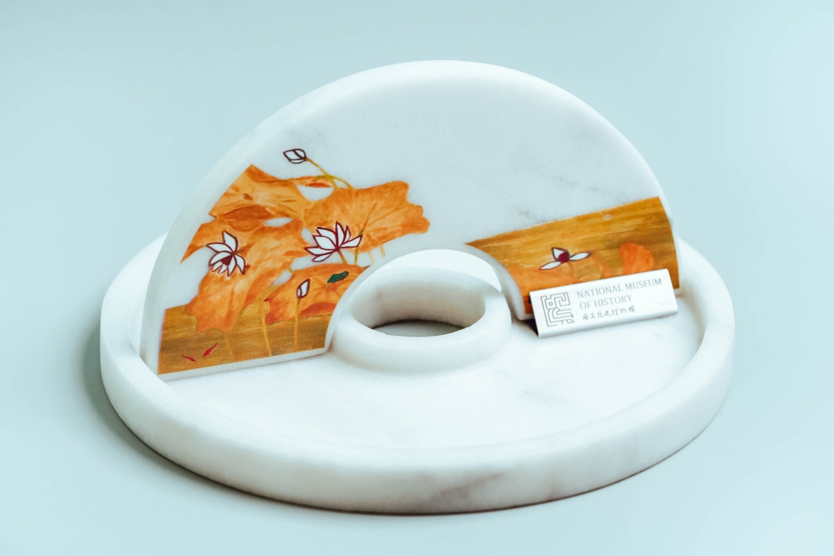 荷花圓盤 × 常玉〈荷花〉(圖片提供:點睛設計) 荷花圓盤 × 常玉〈荷花〉(圖片提供:點睛設計)