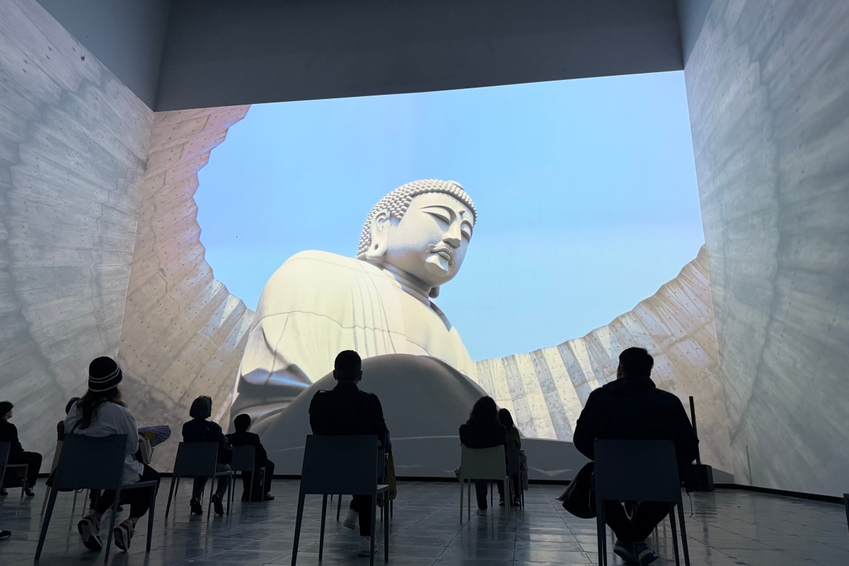15公尺高的沉浸式影像空間。(攝影:Adela Cheng) 15公尺高的沉浸式影像空間。(攝影:Adela Cheng)