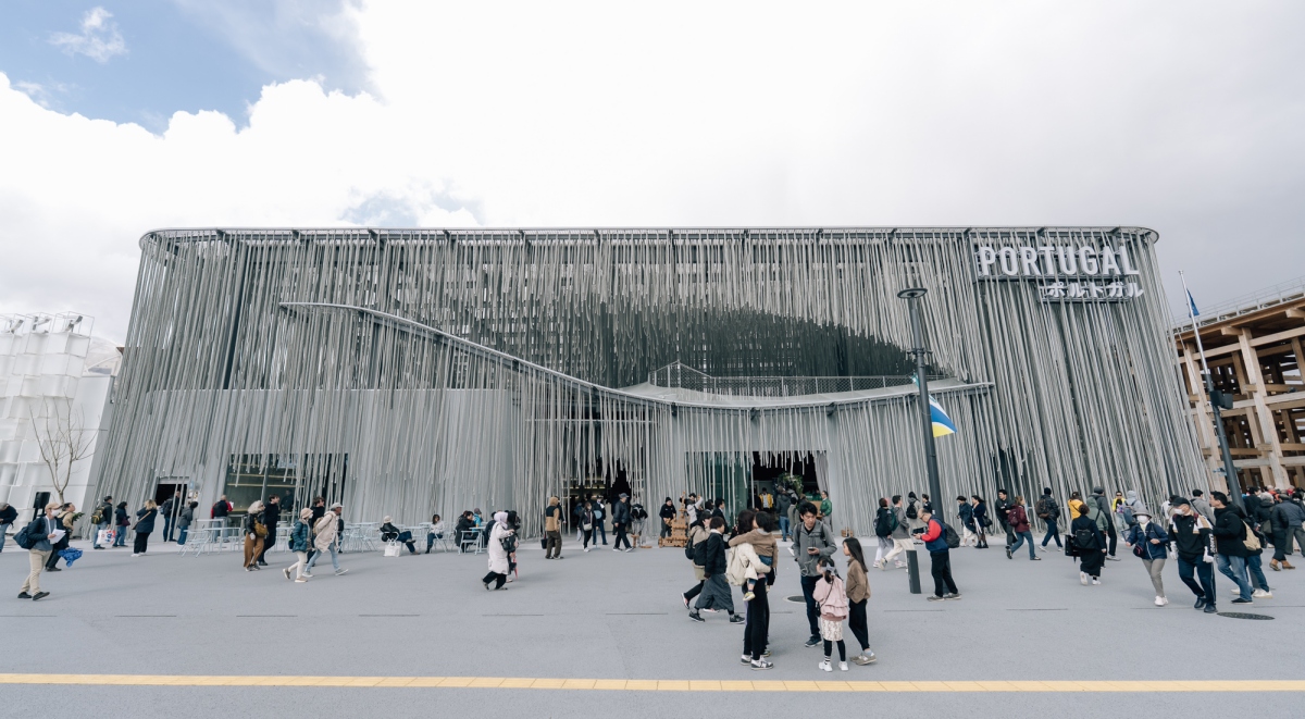2025大阪世博「葡萄牙館」：隈研吾操刀白色海浪懸浮建築，展開「海洋，藍色對話」