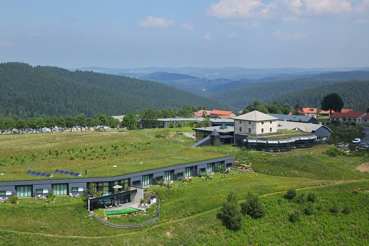 Chef Marcon 餐廳位於天然資源豐沛的聖博內勒弗魯瓦(Saint-Bonnet-Le-Froid)為家鄉帶來絡繹不絕人潮。(圖片提供:亞都麗緻大飯店) Chef Marcon 餐廳位於天然資源豐沛的聖博內勒弗魯瓦(Saint-Bonnet-Le-Froid)為家鄉帶來絡繹不絕人潮。(圖片提供:亞都麗緻大飯店)
