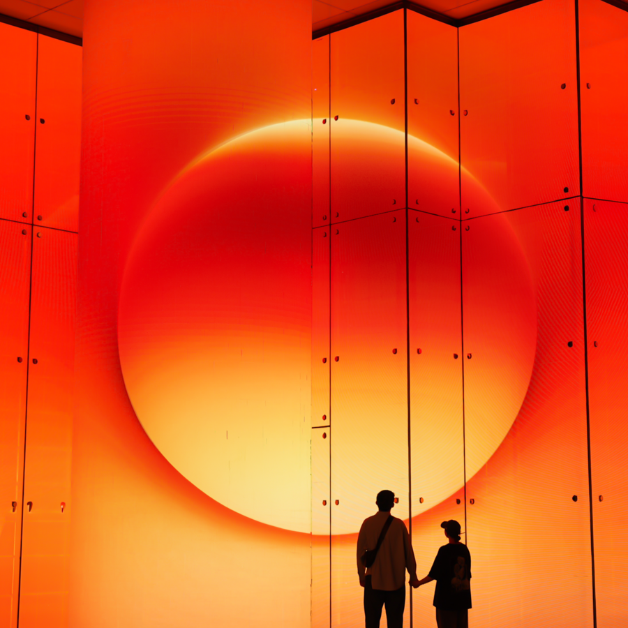 DAMONXART光影藝術《陽顏》點亮台北東區！以永晝為發想的「數位太陽」