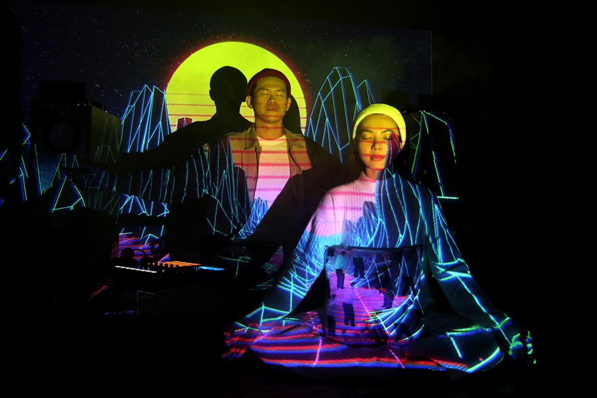 〈夜的脈動:舒緩流動瑜伽〉活動示意,帶領者:Svara Soma ft. PUZZLEMAN。(圖像由the MEDIAN授權及臺北市立美術館提供) 〈夜的脈動:舒緩流動瑜伽〉活動示意,帶領者:Svara Soma ft. PUZZLEMAN。(圖像由the MEDIAN授權及臺北市立美術館提供)
