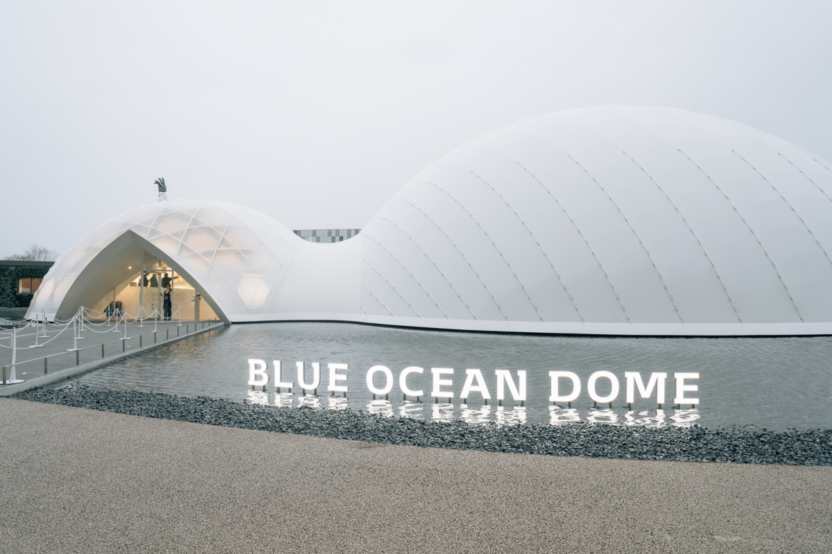 坂茂打造的「BLUE OCEAN DOME」,運用紙管、竹材、CFRP這3種重量輕、高強度且可回收的材料,打造出既堅固又輕盈的建築。(機身 Sony α7RV,鏡頭 Sony SEL1625G) 坂茂打造的「BLUE OCEAN DOME」,運用紙管、竹材、CFRP這3種重量輕、高強度且可回收的材料,打造出既堅固又輕盈的建築。(機身 Sony α7RV,鏡頭 Sony SEL1625G)
