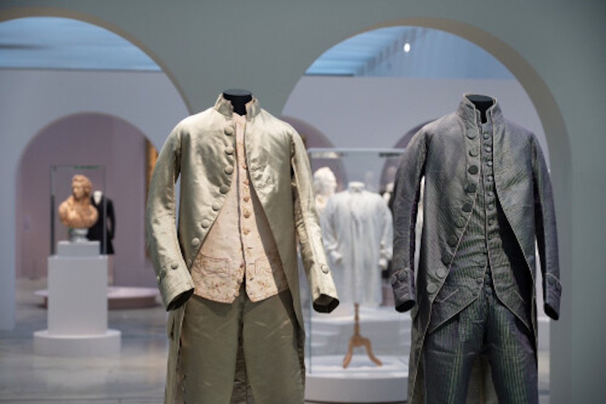 自古以來，藝術家都穿什麼？羅浮宮朗斯分館特展《Dressing like an artist》展開藝術史與時尚史的對話