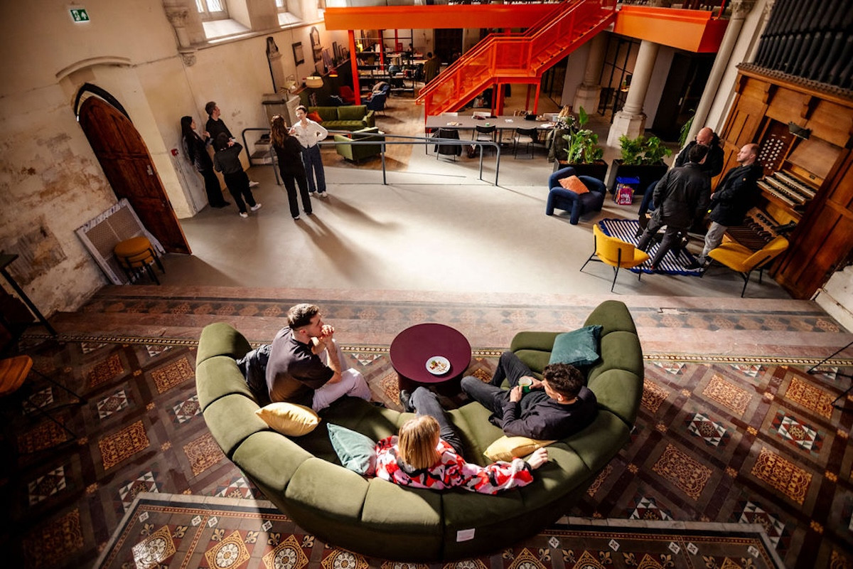 英國百年哥德式教堂化身共享辦公室！舉辦野餐、交流聚會，打造創意人專屬的靈感基地