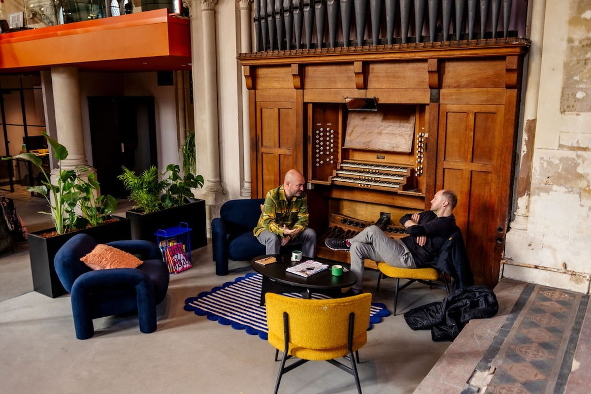 英國百年哥德式教堂化身共享辦公室！舉辦野餐、交流聚會，打造創意人專屬的靈感基地