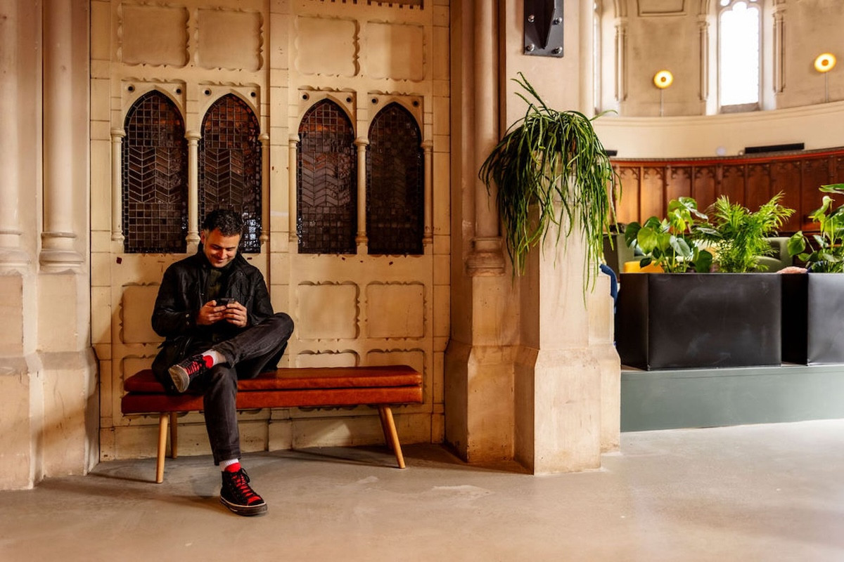 英國百年哥德式教堂化身共享辦公室！舉辦野餐、交流聚會，打造創意人專屬的靈感基地