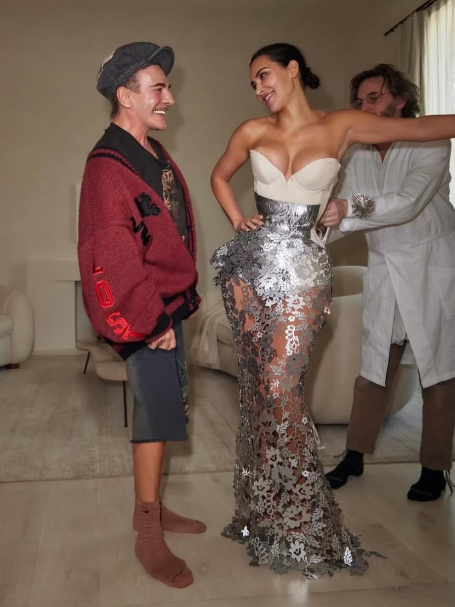 John Galliano為金卡戴珊打造2024 Met Gala造型。(圖片來源:Instagram @kimkardashian) John Galliano為金卡戴珊打造2024 Met Gala造型。(圖片來源:Instagram @kimkardashian)