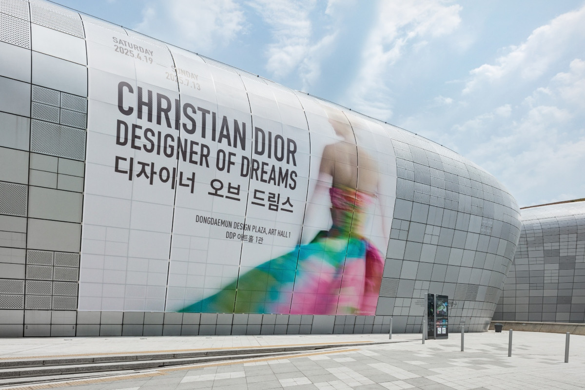 《Christian Dior: Designer of Dreams》巡迴時尚展首爾站。(圖片提供:OMA) 《Christian Dior: Designer of Dreams》巡迴時尚展首爾站。(圖片提供:OMA)