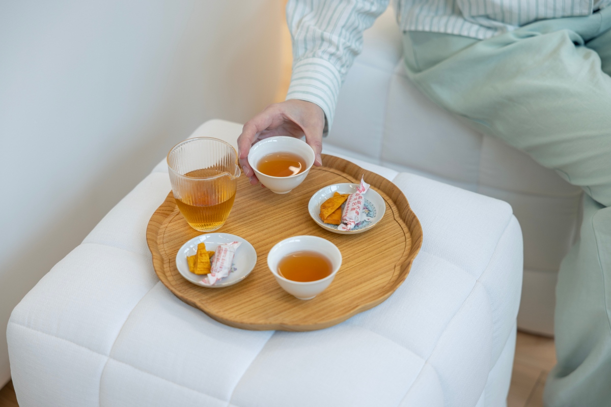 眠豆腐更準備來自台灣的季節茶飲與甜點,讓人邊吃邊躺邊聊天,無論是來體驗寢具,或只是逛街經過想歇口氣,都能自在停留。(圖片提供:眠豆腐、攝影:Norio Kidera) 眠豆腐更準備來自台灣的季節茶飲與甜點,讓人邊吃邊躺邊聊天,無論是來體驗寢具,或只是逛街經過想歇口氣,都能自在停留。(圖片提供:眠豆腐、攝影:Norio Kidera)