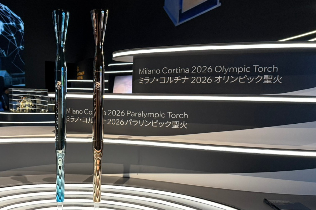 於大阪世博正式亮相的2026米蘭冬奧火炬,無疑引領全球觀眾向下一場國際盛事投以關注。(攝影:Adela Cheng) 於大阪世博正式亮相的2026米蘭冬奧火炬,無疑引領全球觀眾向下一場國際盛事投以關注。(攝影:Adela Cheng)