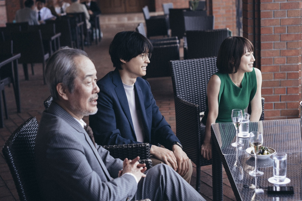左起中川雅也、松村北斗、吉岡里帆。(圖片提供:車庫娛樂) 左起中川雅也、松村北斗、吉岡里帆。(圖片提供:車庫娛樂)