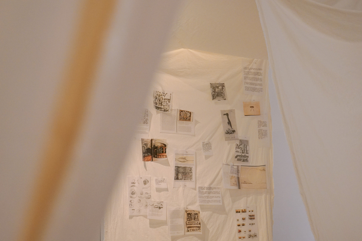 織品藝術家李佳玲個展《想像的房間》，以軟雕塑探問收藏的意義