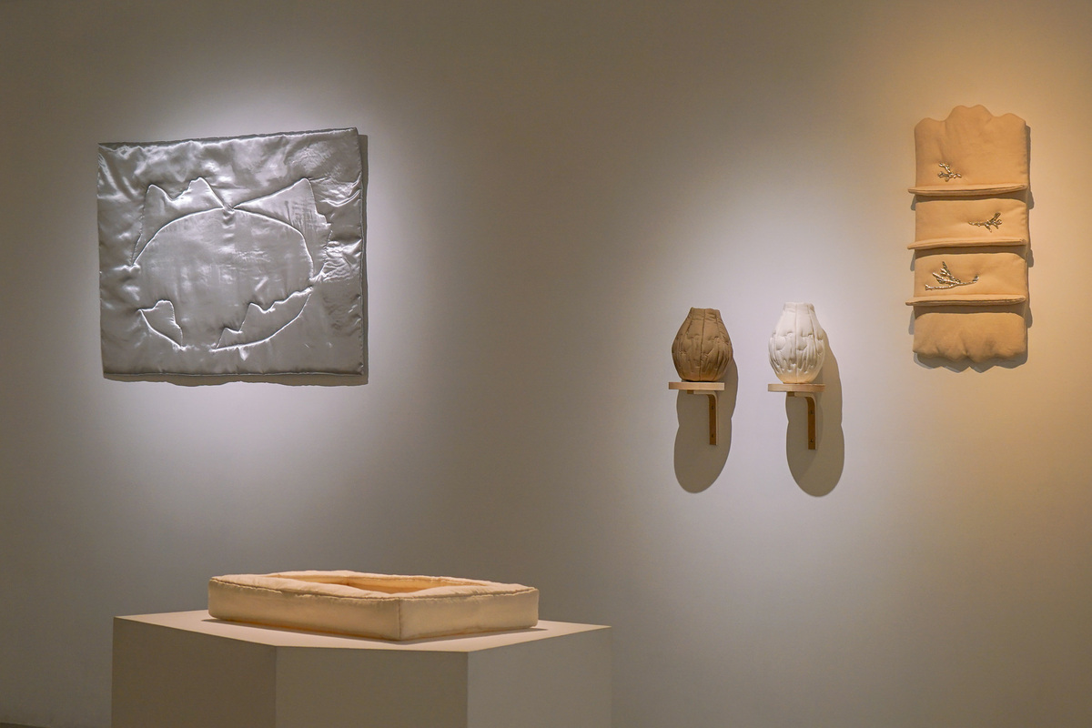 織品藝術家李佳玲個展《想像的房間》，以軟雕塑探問收藏的意義