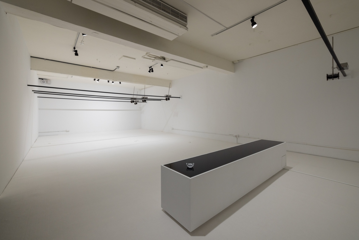 展場照,圖為陳庭榕的作品《以他們之名》。(圖片提供:臺灣當代文化實驗場提供、攝影:片子國際呂國瑋) 展場照,圖為陳庭榕的作品《以他們之名》。(圖片提供:臺灣當代文化實驗場提供、攝影:片子國際呂國瑋)