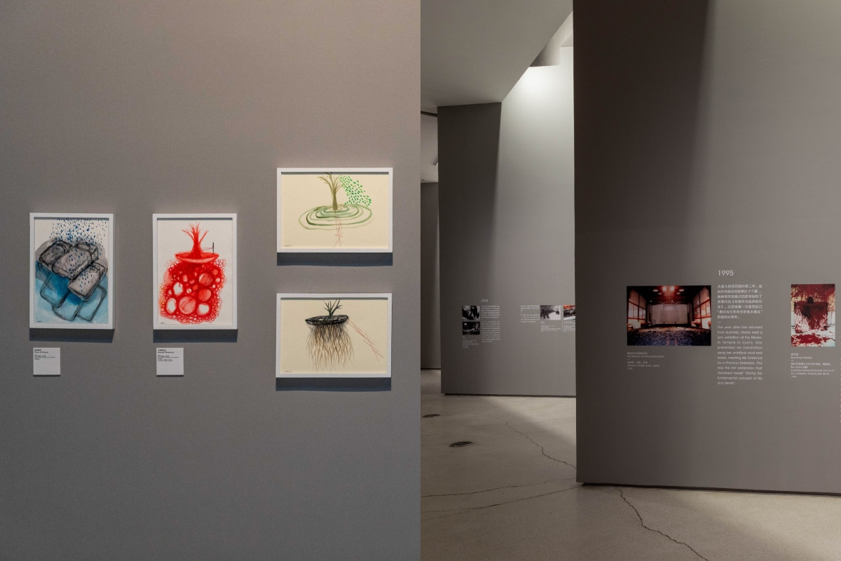 塩田千春手稿及創作年表。(圖片提供:紅磚美術館) 塩田千春手稿及創作年表。(圖片提供:紅磚美術館)