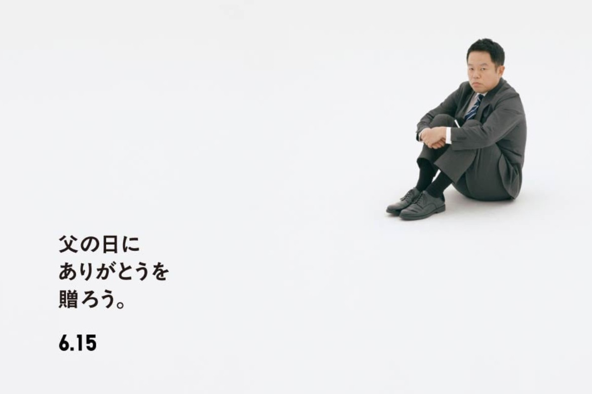 無色無物的空間反而更容易產生「是某人內心世界」的聯想,頗有一番「白色幽默」。(圖片來源:Uniqlo日本官方網站) 無色無物的空間反而更容易產生「是某人內心世界」的聯想,頗有一番「白色幽默」。(圖片來源:Uniqlo日本官方網站)
