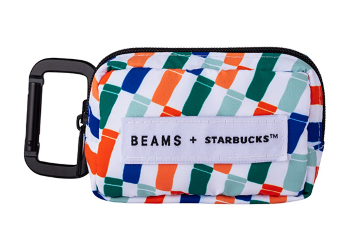 BEAMS方格旗掛扣小包,售價 NT$450。(圖片提供:星巴克) BEAMS方格旗掛扣小包,售價 NT$450。(圖片提供:星巴克)