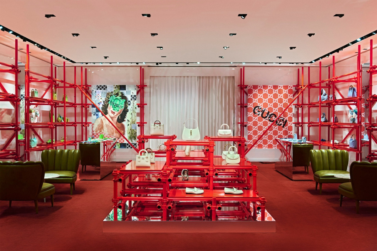 Gucci與橫尾忠則的合作始於2020年的櫥窗裝飾企劃。(圖片提供:Gucci) Gucci與橫尾忠則的合作始於2020年的櫥窗裝飾企劃。(圖片提供:Gucci)