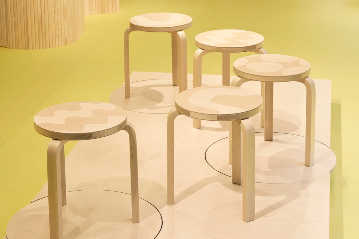 Artek經典產品Stool 60椅凳融入Marimekko建築師系列印花。(圖片提供:Marimekko) Artek經典產品Stool 60椅凳融入Marimekko建築師系列印花。(圖片提供:Marimekko)