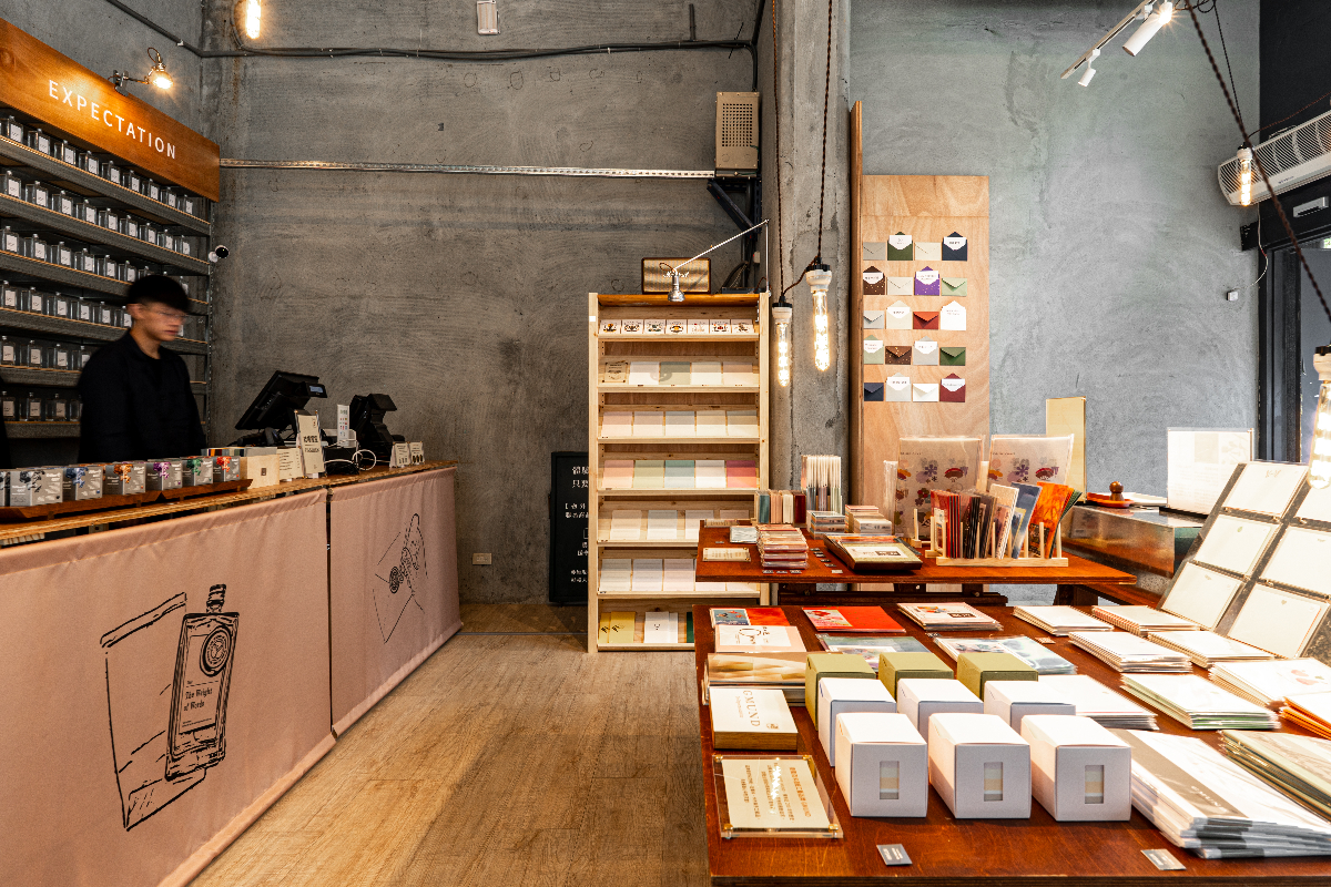 華山「物外郵務所」文具迷必訪!集上百款工藝筆款及紙品,傳遞手寫溫度 華山「物外郵務所」文具迷必訪!集上百款工藝筆款及紙品,傳遞手寫溫度