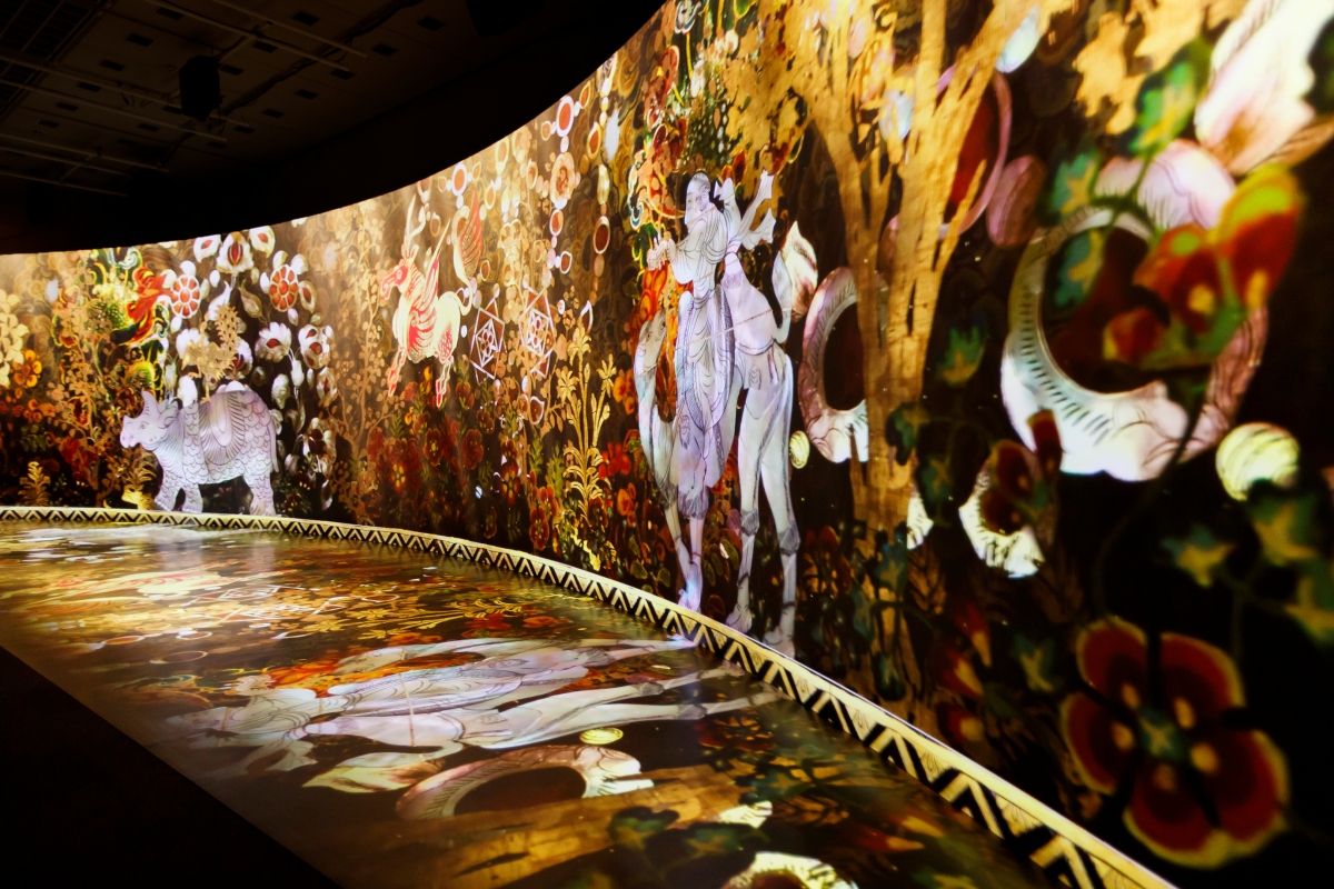 目前在大阪歴史博物館展出的「正倉院 THE SHOW」展,運用最新數位技術向人們介紹正倉院1300年來的故事。(圖片來源:正倉院 THE SHOW) 目前在大阪歴史博物館展出的「正倉院 THE SHOW」展,運用最新數位技術向人們介紹正倉院1300年來的故事。(圖片來源:正倉院 THE SHOW)