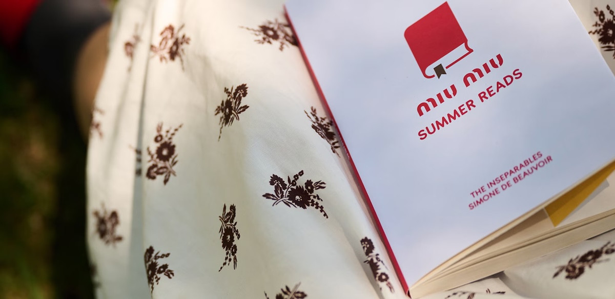 Miu Miu夏日閱讀計劃,把公園變成文化沙龍!精選女性書寫經典,推出城市限定款書封 Miu Miu夏日閱讀計劃,把公園變成文化沙龍!精選女性書寫經典,推出城市限定款書封