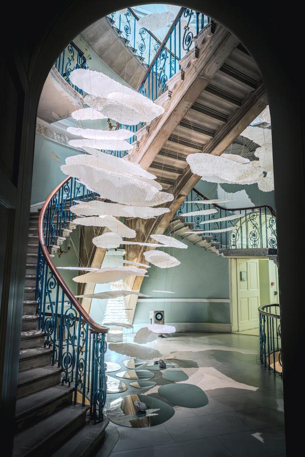 隈研吾實驗計劃「和紙雲朵」亮相倫敦!飄進18世紀古典建築,展開一場東西方對話 隈研吾實驗計劃「和紙雲朵」亮相倫敦!飄進18世紀古典建築,展開一場東西方對話