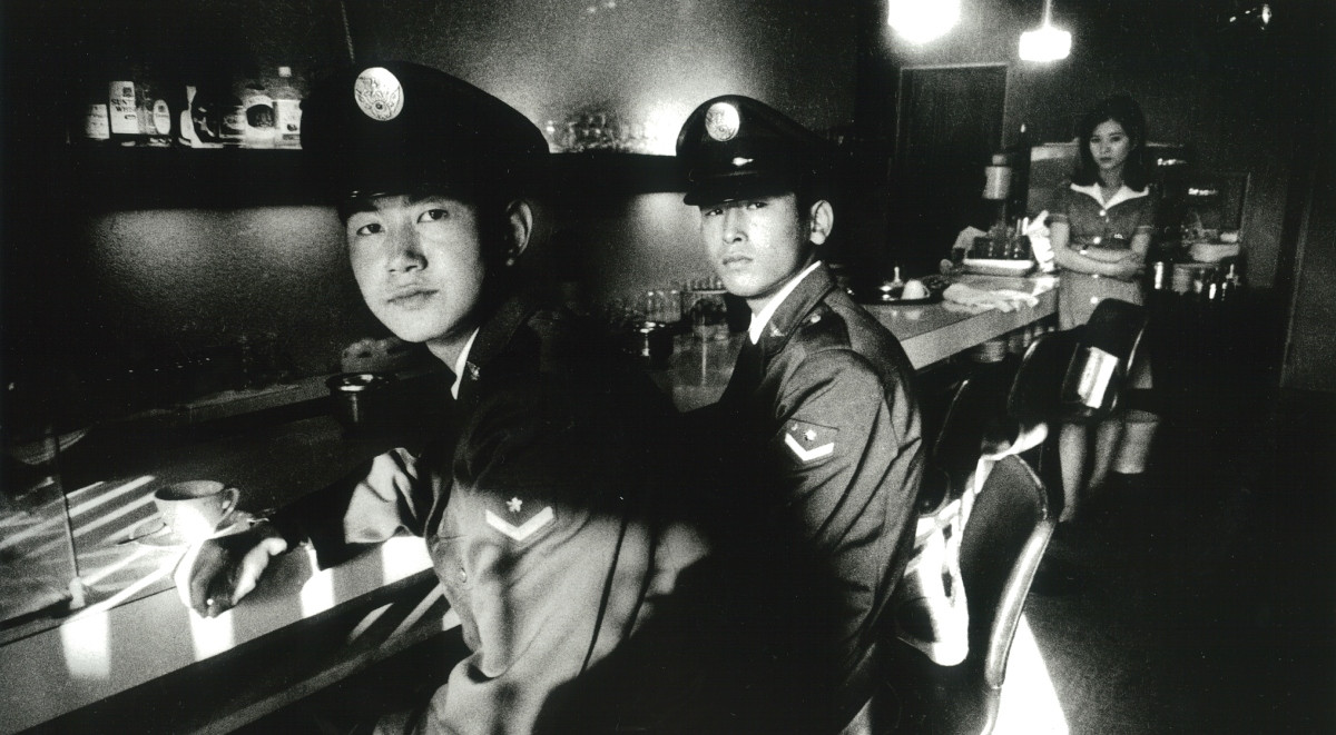 亞紀畫廊攝影展《TOKYO》:循昭和百年歷史脈絡,14位藝術家作品看盡東京的繁華、蒼白與疫後精神重塑 亞紀畫廊攝影展《TOKYO》:循昭和百年歷史脈絡,14位藝術家作品看盡東京的繁華、蒼白與疫後精神重塑