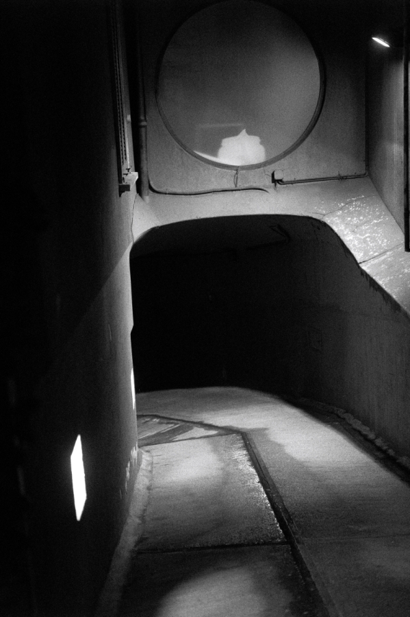 Ralph Gibson攝影作品〈Milano Garage〉。(圖片提供:徠卡 © Ralph_Gibson_Milano_Garage) Ralph Gibson攝影作品〈Milano Garage〉。(圖片提供:徠卡 © Ralph_Gibson_Milano_Garage)