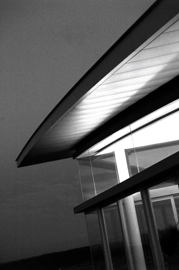 Ralph Gibson攝影作品〈The Bridge〉。(圖片提供:徠卡 © Ralph_Gibson_The_Bridge) Ralph Gibson攝影作品〈The Bridge〉。(圖片提供:徠卡 © Ralph_Gibson_The_Bridge)