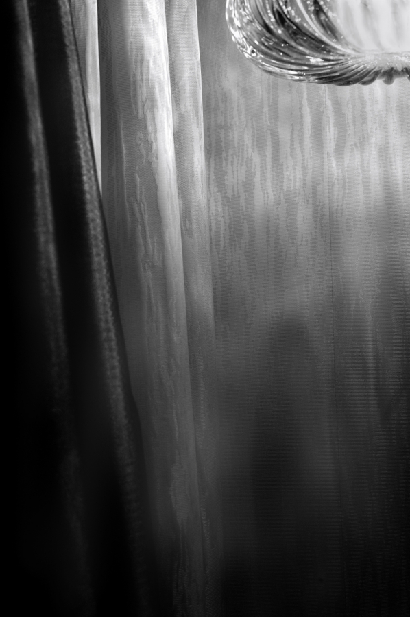 Ralph Gibson攝影作品〈Gibson Curtain〉。(圖片提供:徠卡 © Ralph_Gibson_Gibson_Curtain) Ralph Gibson攝影作品〈Gibson Curtain〉。(圖片提供:徠卡 © Ralph_Gibson_Gibson_Curtain)