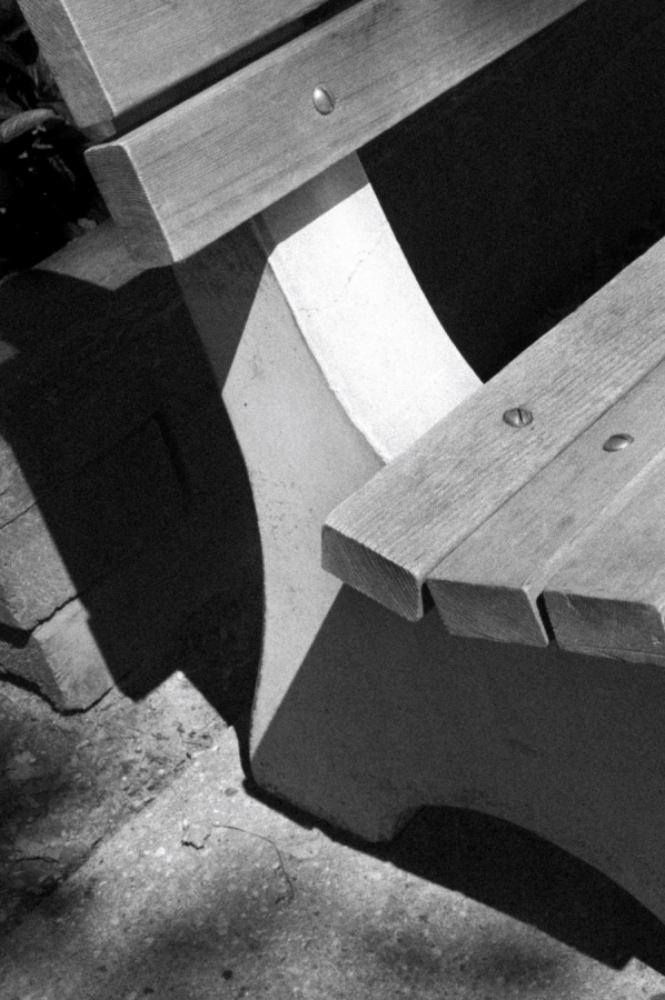 Ralph Gibson攝影作品〈Bench〉。(圖片提供:徠卡 © Ralph_Gibson_Bench) Ralph Gibson攝影作品〈Bench〉。(圖片提供:徠卡 © Ralph_Gibson_Bench)