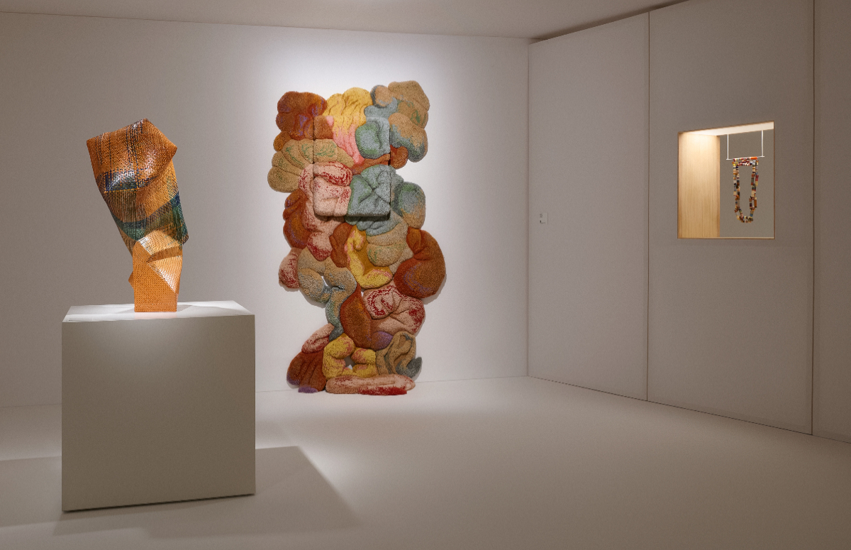 2025 LOEWE工藝獎得獎作品盤點!溶解織物、銅線復刻古老建築,汽車廢鋁化為金屬家具 2025 LOEWE工藝獎得獎作品盤點!溶解織物、銅線復刻古老建築,汽車廢鋁化為金屬家具