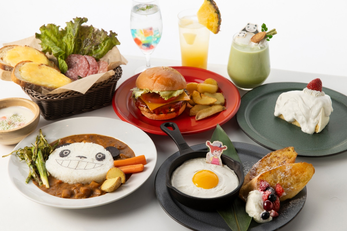 除特別展覽打造的《小天使》主題咖啡廳外,尚有《熊貓家族》限定餐點及飲品於「高畑勳展聯名喫茶」(麻布台之丘藝廊咖啡廳)中提供。(圖片來源:森ビル株式会社) 除特別展覽打造的《小天使》主題咖啡廳外,尚有《熊貓家族》限定餐點及飲品於「高畑勳展聯名喫茶」(麻布台之丘藝廊咖啡廳)中提供。(圖片來源:森ビル株式会社)