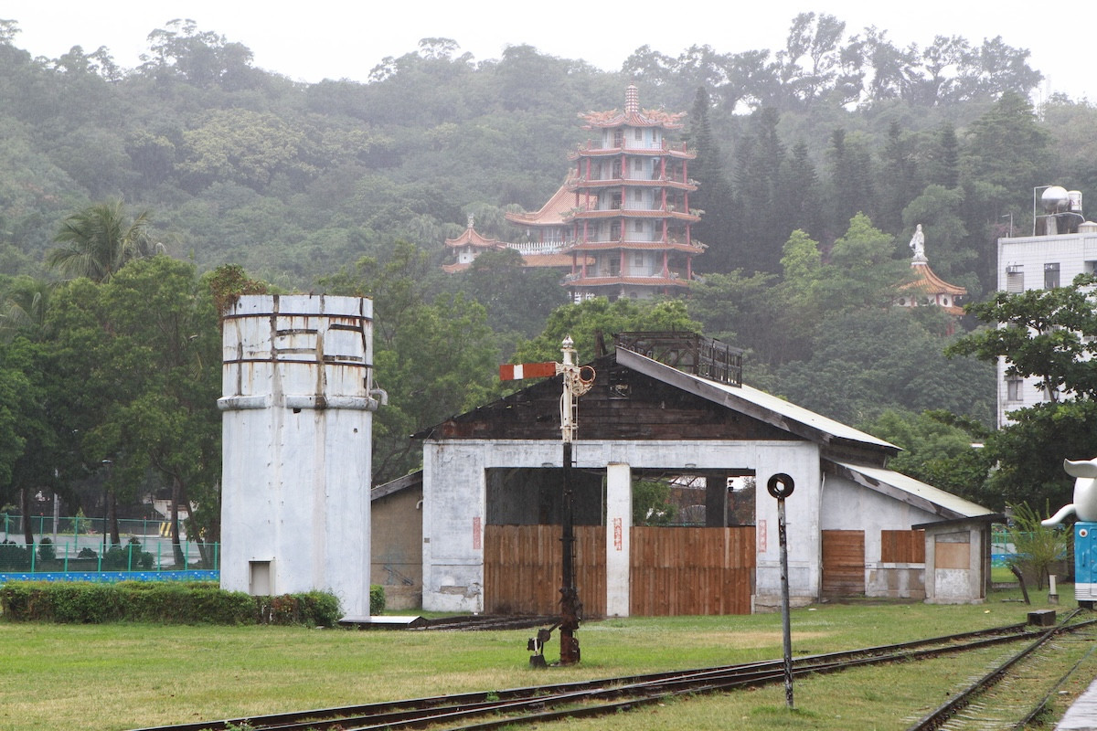 台東「機關車庫Tea House 1917」改建自台鐵火車倉庫!主打烤鴨三吃、米其林三星頤宮甜品 台東「機關車庫Tea House 1917」改建自台鐵火車倉庫!主打烤鴨三吃、米其林三星頤宮甜品