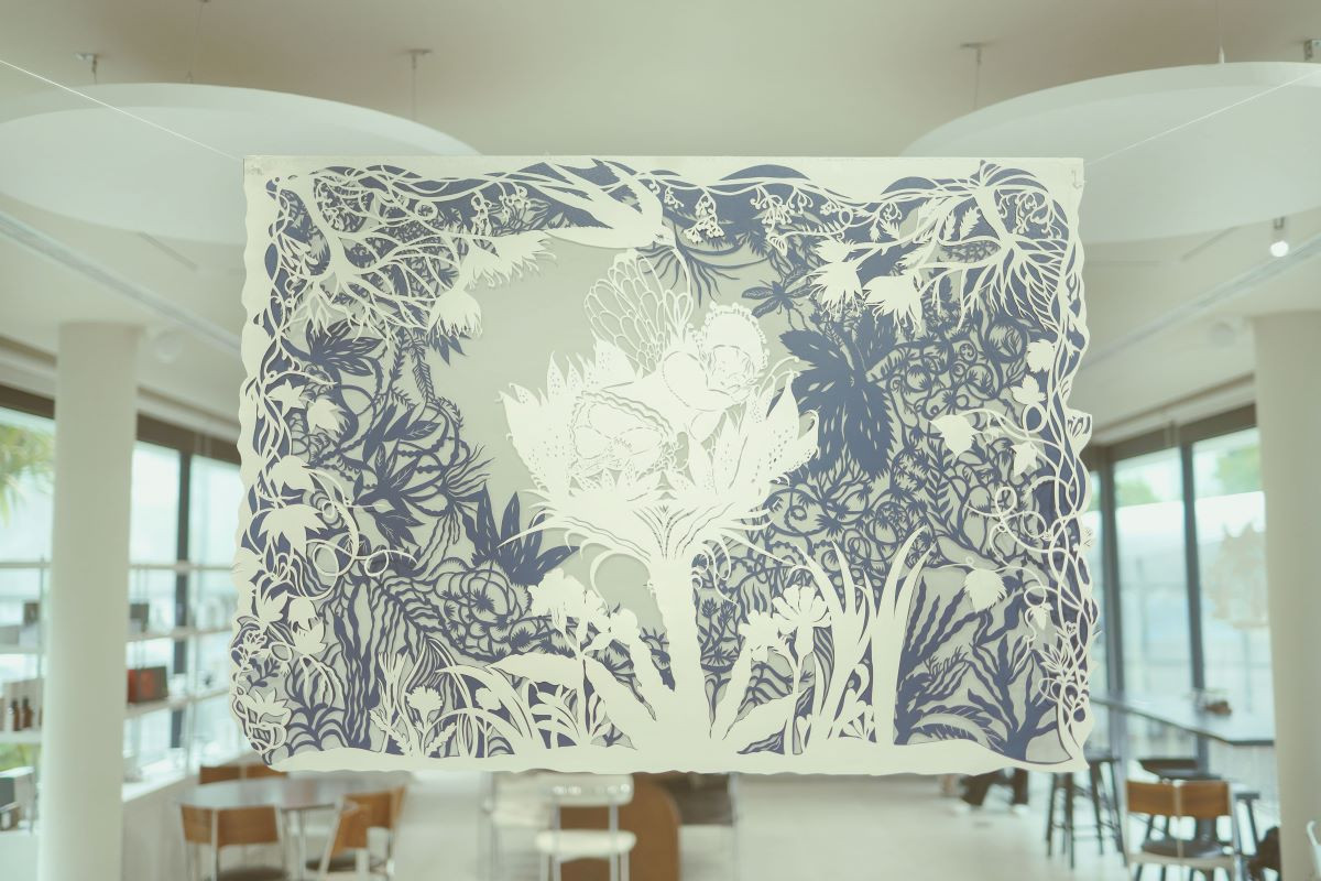 《我的完美日常》第二檔展覽 Vol.2 與藝術家李恩Grace合作,展示其紙雕與繪畫創作,紙張被剪開、雕刻、重疊,畫布上的刮痕與覆蓋,記錄著時間與心境的痕跡,回應「不完美」的叩問。(圖片來源:《生活工藝誌》第十二期) 《我的完美日常》第二檔展覽 Vol.2 與藝術家李恩Grace合作,展示其紙雕與繪畫創作,紙張被剪開、雕刻、重疊,畫布上的刮痕與覆蓋,記錄著時間與心境的痕跡,回應「不完美」的叩問。(圖片來源:《生活工藝誌》第十二期)