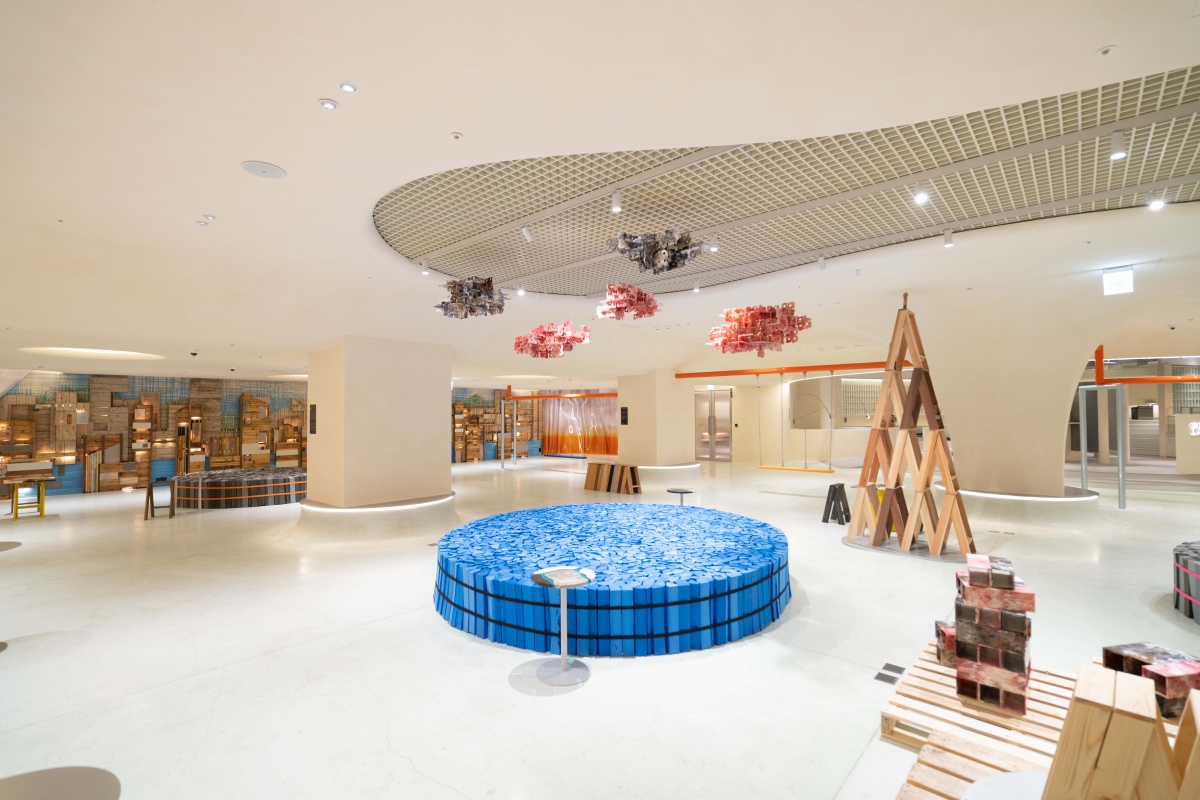 日本 TORAFU 建築設計事務所與泰國永續藝術家 Bope 作品。(圖片提供:遠雄集團、攝影:康志豪) 日本 TORAFU 建築設計事務所與泰國永續藝術家 Bope 作品。(圖片提供:遠雄集團、攝影:康志豪)