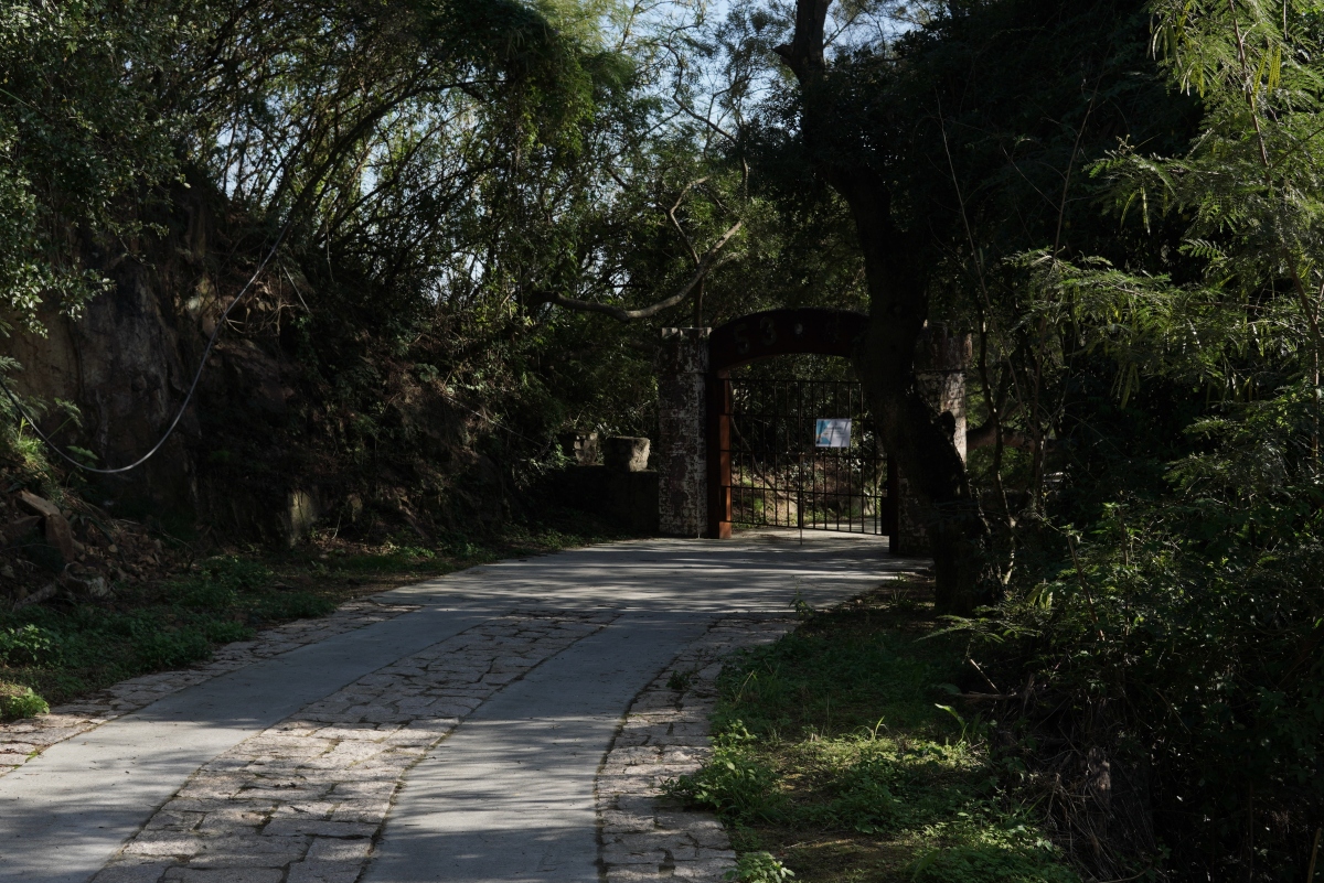 群青建築師事務所設計,佇於建築師事務所監造之《海上鋼琴吧 — 南竿53據點》完工後首次打開。(圖片提供:馬祖國際藝術島) 群青建築師事務所設計,佇於建築師事務所監造之《海上鋼琴吧 — 南竿53據點》完工後首次打開。(圖片提供:馬祖國際藝術島)