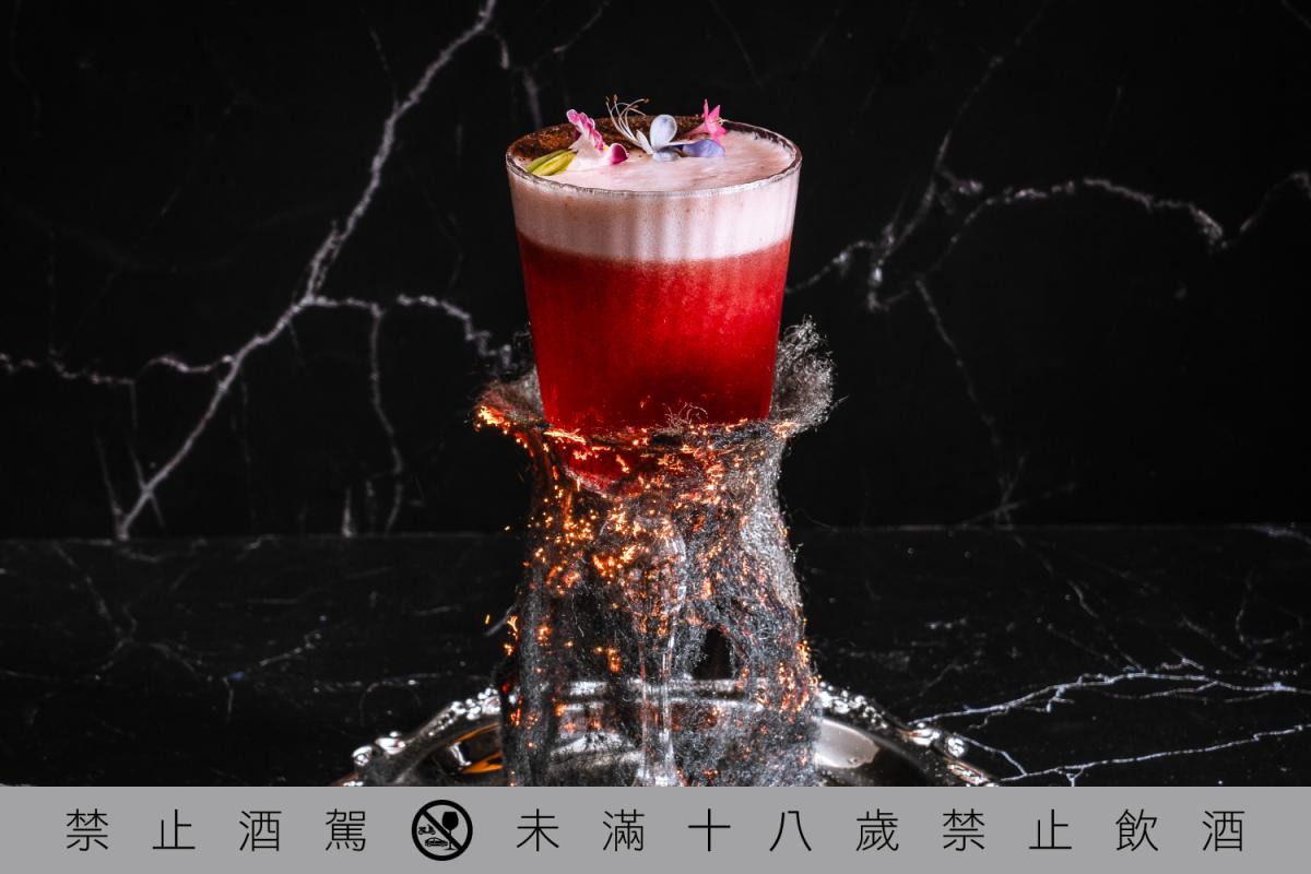 威士忌粉紅火山,以蘇格蘭威士忌揉合莓果、可可與天然蜂蜜。(圖片提供:金色三麥) 威士忌粉紅火山,以蘇格蘭威士忌揉合莓果、可可與天然蜂蜜。(圖片提供:金色三麥)
