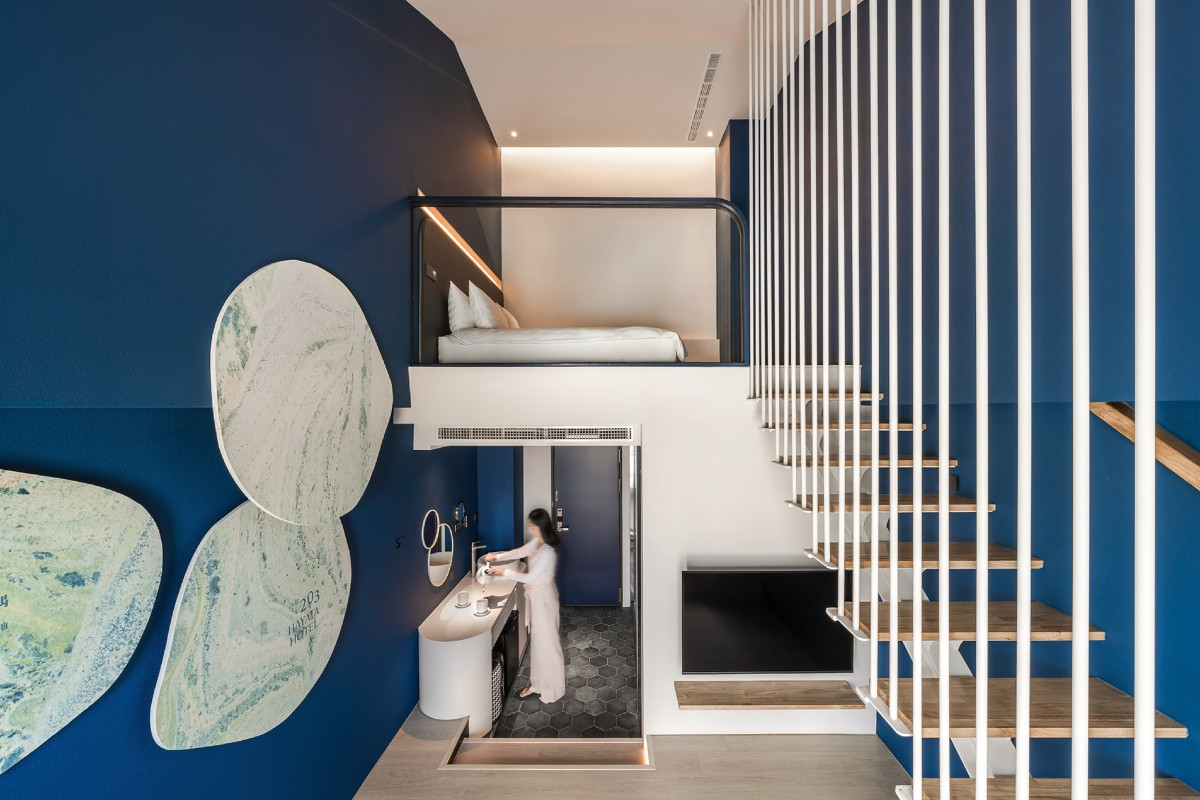 樓中樓房型內部呈海洋色系。(圖片提供:Yung Design Group) 樓中樓房型內部呈海洋色系。(圖片提供:Yung Design Group)