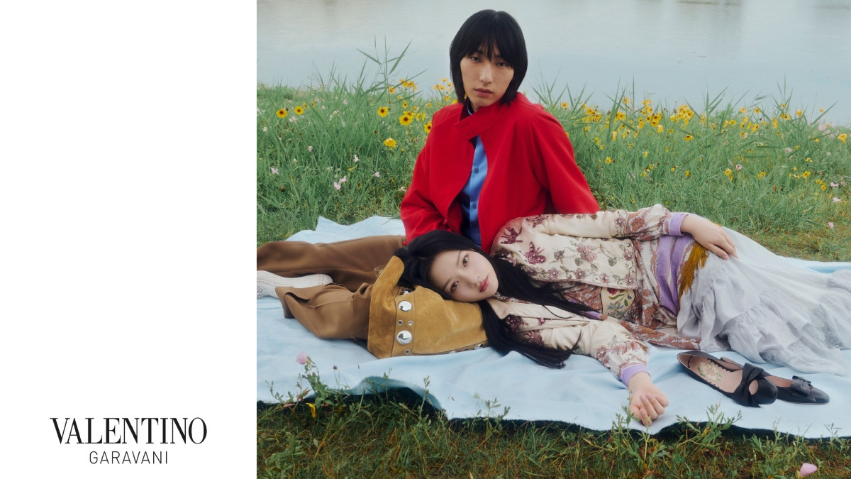 Valentino 2025七夕大片由演員任敏和模特趙子霄共同演繹。(圖片提供:Valentino) Valentino 2025七夕大片由演員任敏和模特趙子霄共同演繹。(圖片提供:Valentino)