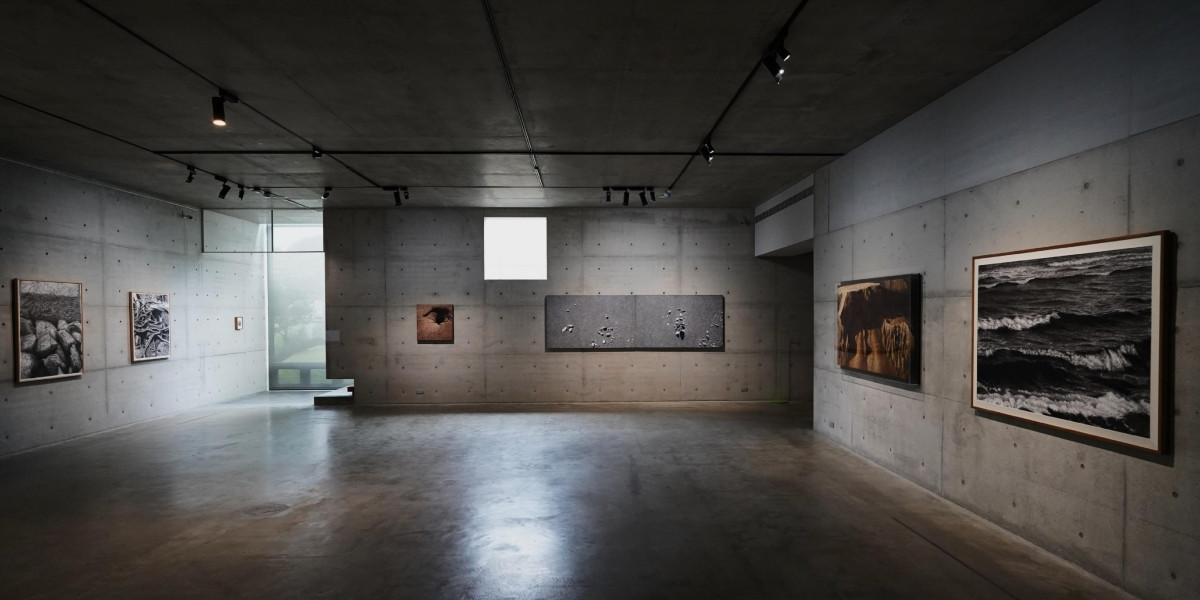 主展覽館內部空間設計以天然石洞為靈感,圖為1樓展廳。(圖片提供:毓繡美術館) 主展覽館內部空間設計以天然石洞為靈感,圖為1樓展廳。(圖片提供:毓繡美術館)