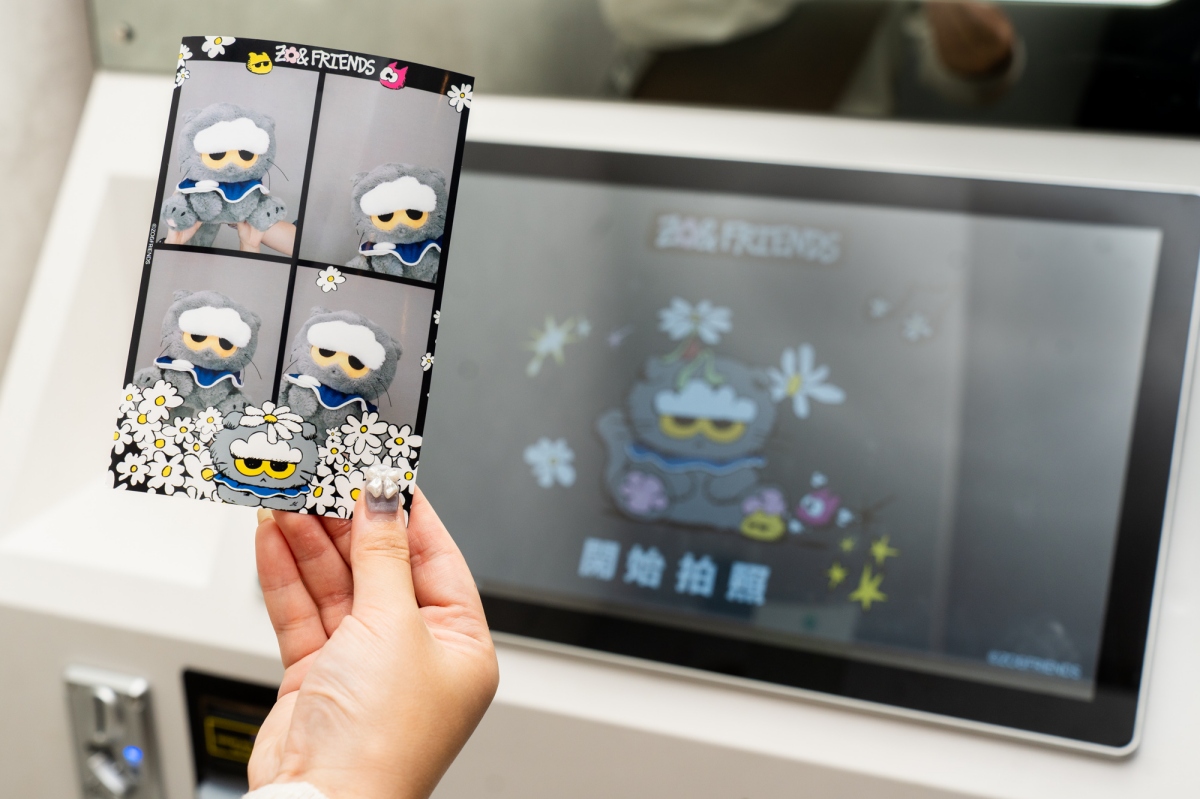 《ZO&FRIENDS》快閃店設置拍貼機,讓粉絲留下專屬回憶。(圖片提供:LINE FRIENDS) 《ZO&FRIENDS》快閃店設置拍貼機,讓粉絲留下專屬回憶。(圖片提供:LINE FRIENDS)